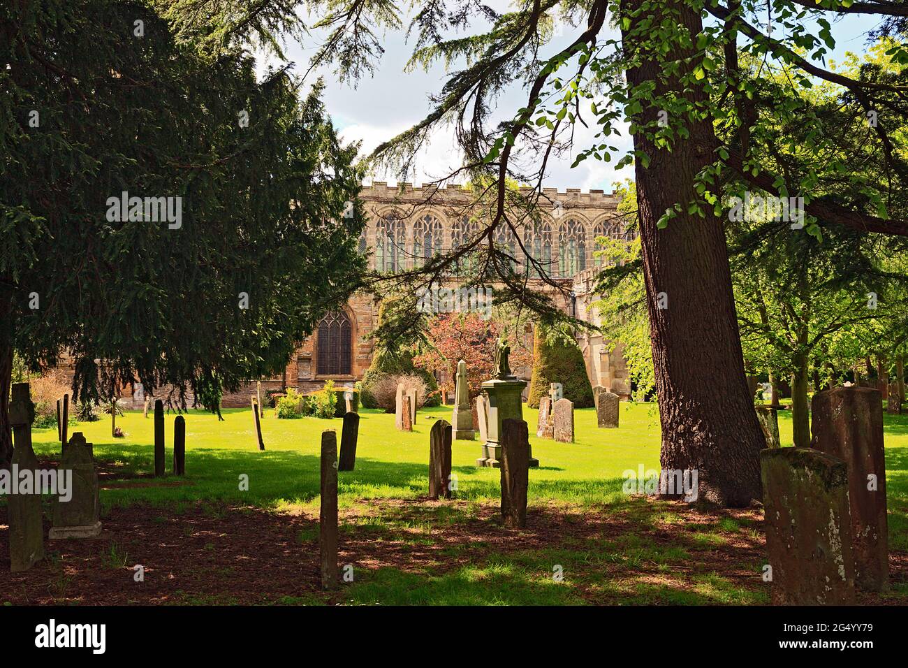 Chiesa della Santissima Trinità vista dal cantiere Stratford-upon-Avon, Warwickshire, Inghilterra Foto Stock