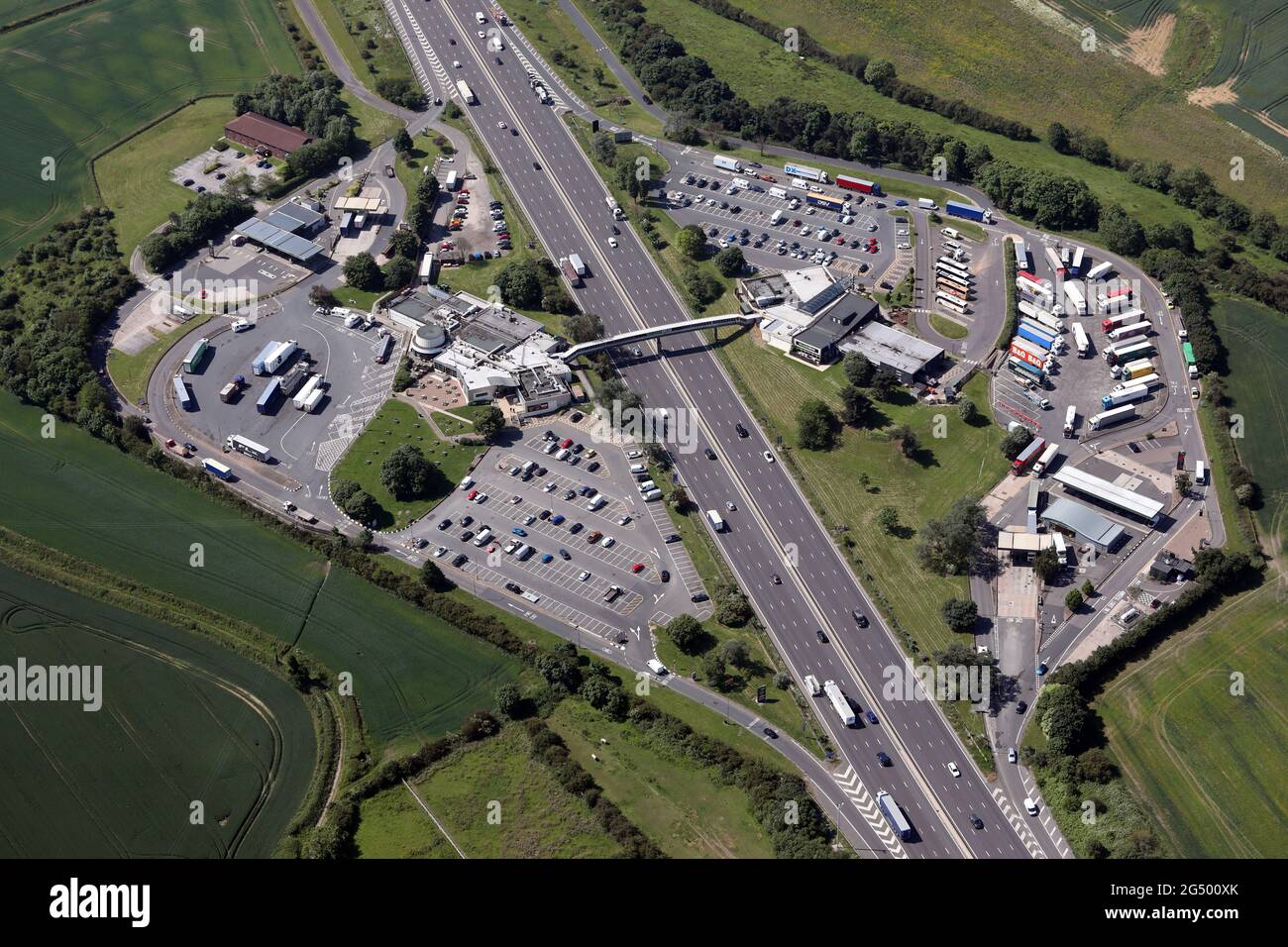 Vista aerea di Woodall Services sull'autostrada M1 vicino a Sheffield (i servizi verso sud qui a sinistra) Foto Stock