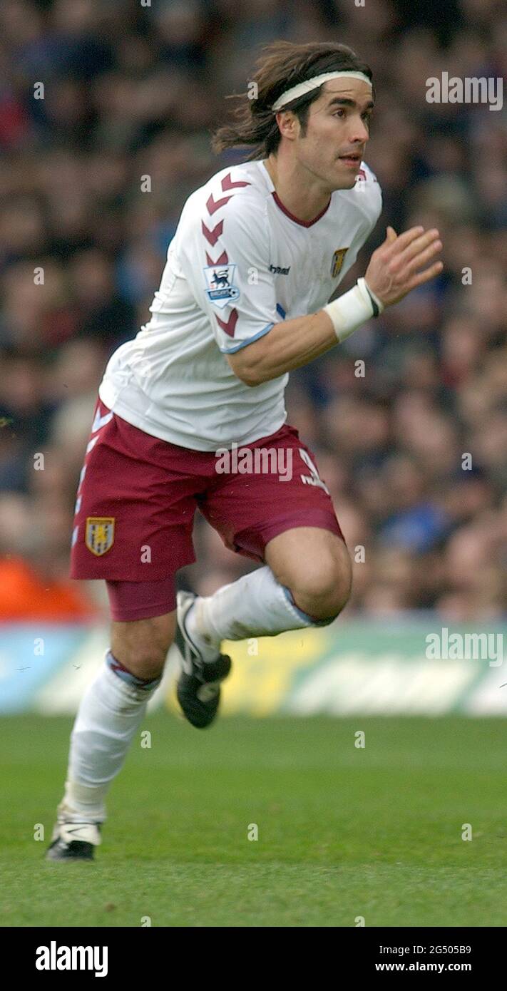 PORTSMOUTH V ASTON VILLA JUAN PABLO ANGEL PIC MIKE WALKER, 2005 Foto Stock