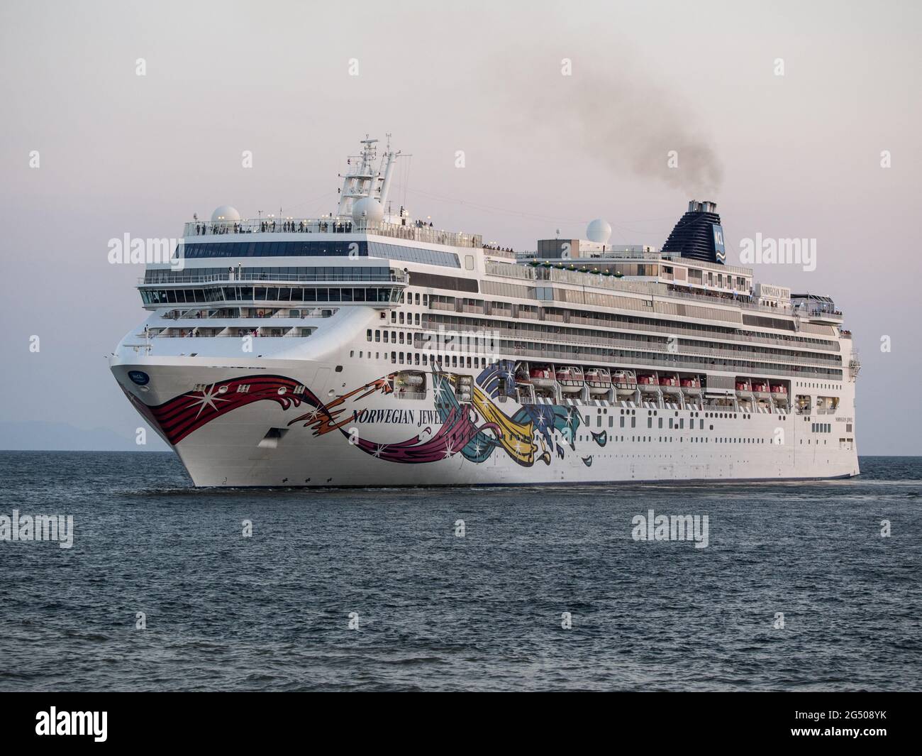 La nave da crociera norvegese Jewel di 965 piedi a Puntarenas Costa Rica/ Foto Stock