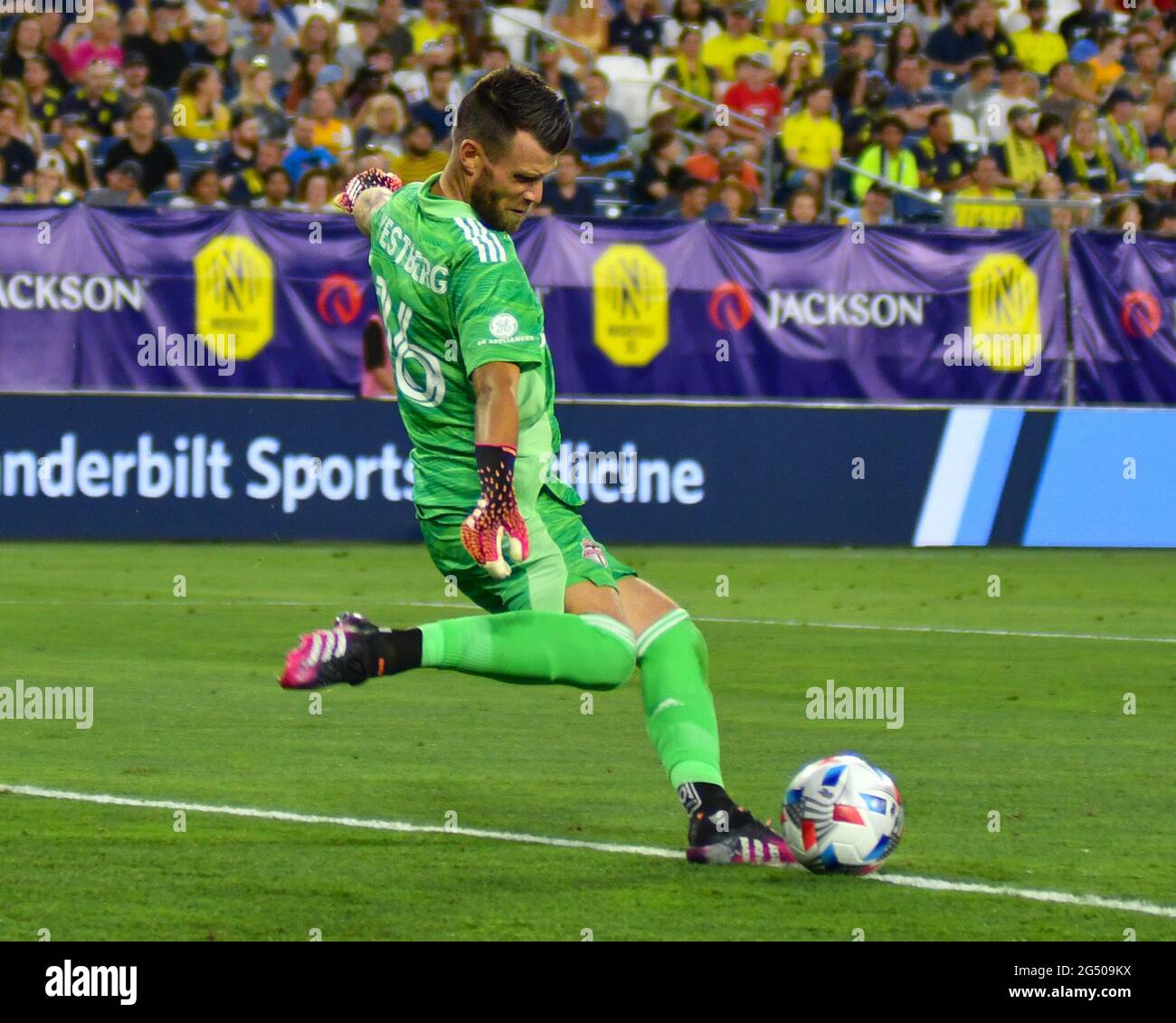 23 giugno 2021: Portiere di Toronto, Quentin Westberg (16), in azione durante la partita MLS tra il Toronto FC e Nashville SC al Nissan Stadium di Nashville, Tennessee. Kevin Langley/CSM Foto Stock