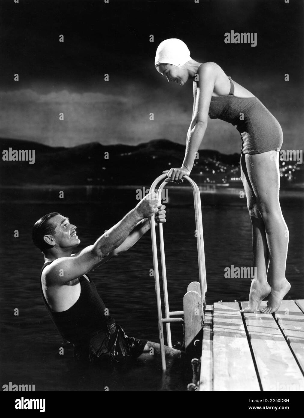 CLARK GABLE e GENE TIERNEY in NEVER LET ME GO 1953 regista DELMER DAVES dal romanzo come The Dawn di Paul Winterton produttore Clarence Brown Metro Goldwyn Mayer Foto Stock