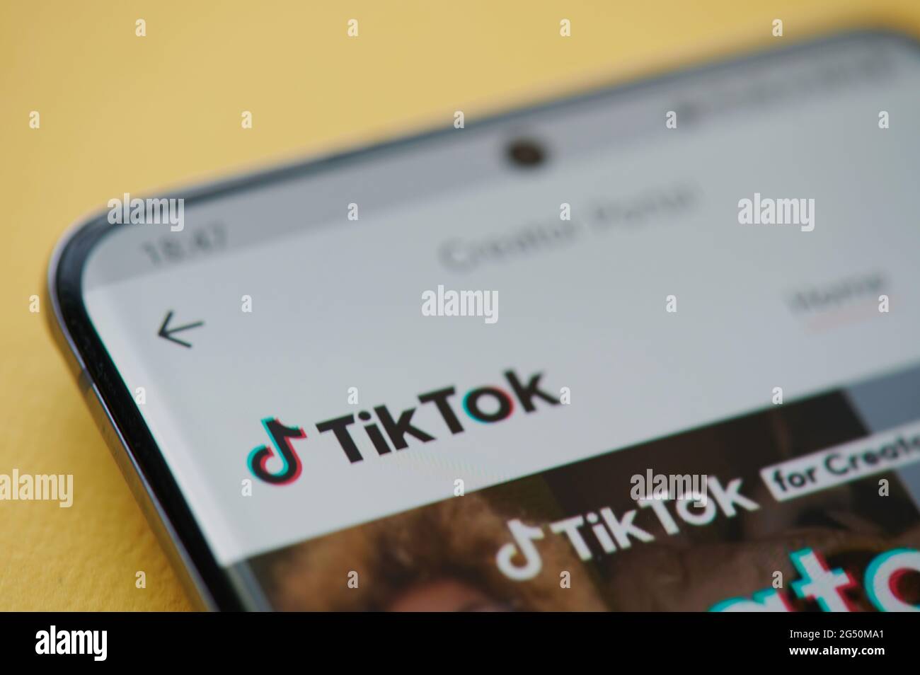 New york, USA - Giugno 24 2021: TikTok per l'app Creator sullo schermo dello smartphone primo piano Foto Stock