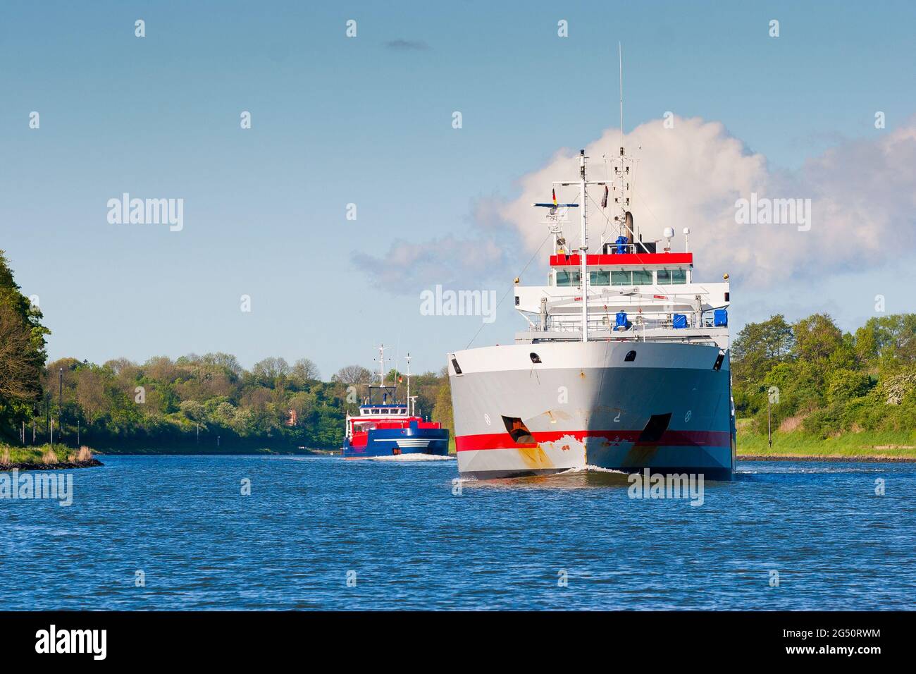 Nave portarinfuse sul canale di Kiel tra il Mar Baltico e il Mare del Nord, Schleswig-Holstein, Germania Foto Stock