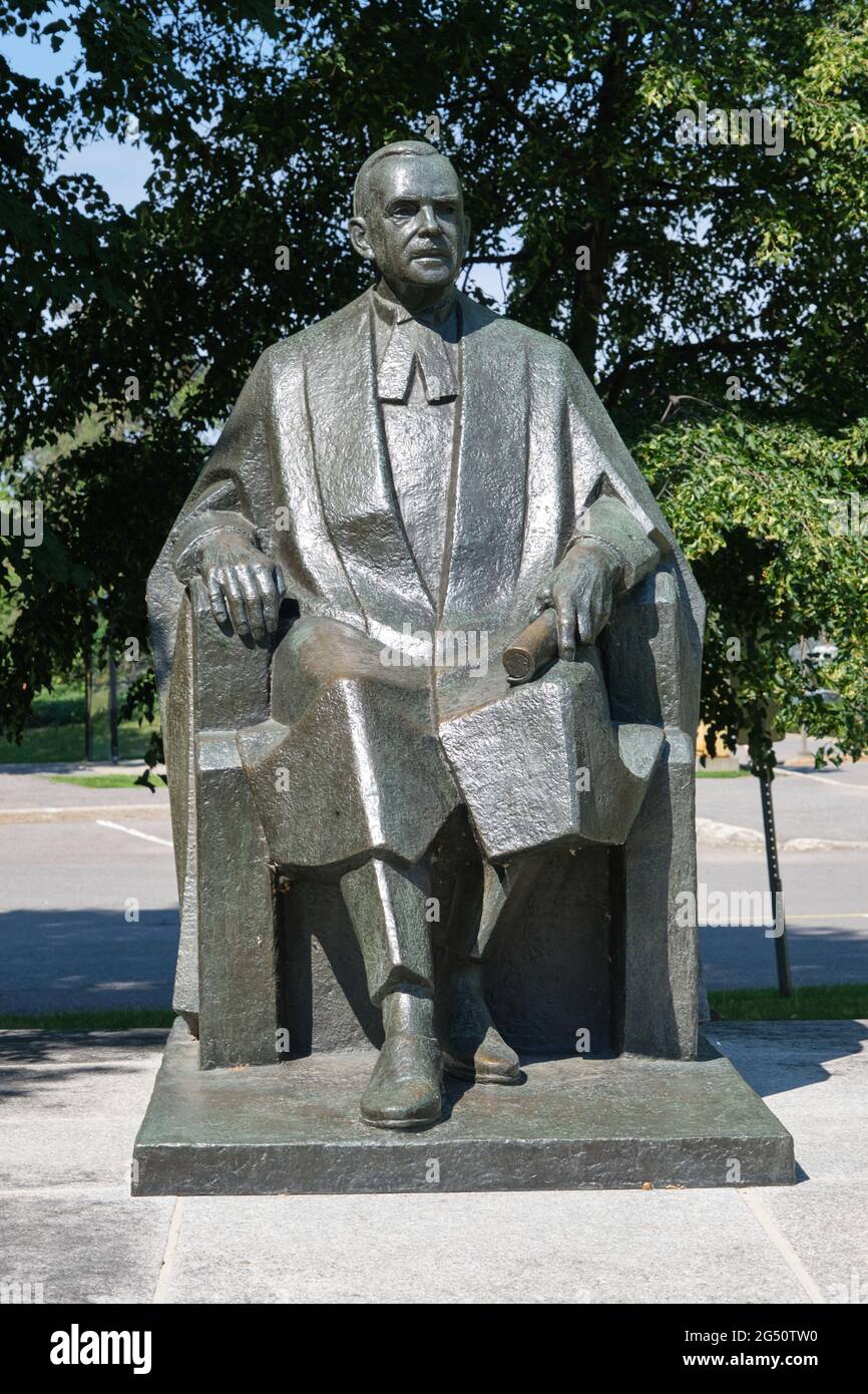 Statua dell'ex primo ministro canadese Louis St-Laurent a Ottawa, Canada Foto Stock