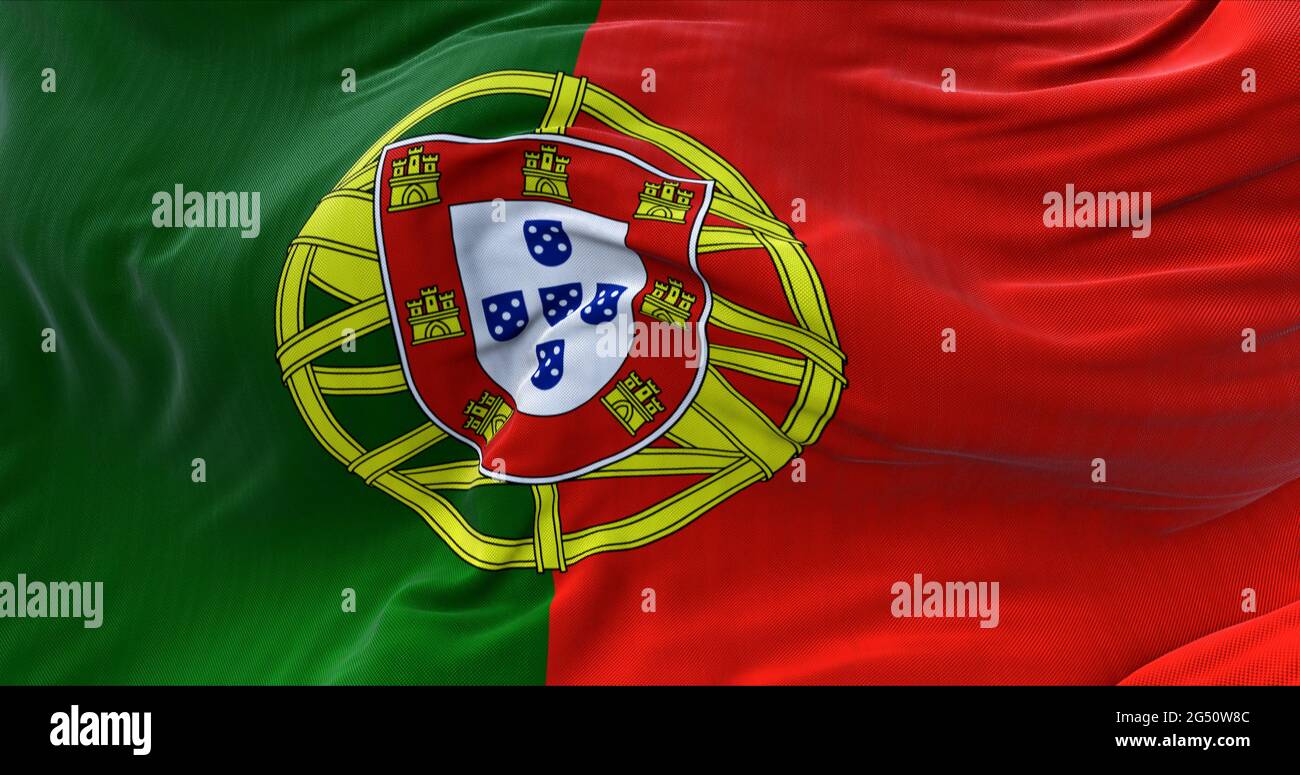 Particolare della bandiera nazionale del Portogallo che batte nel vento. Democrazia e politica. Foto Stock