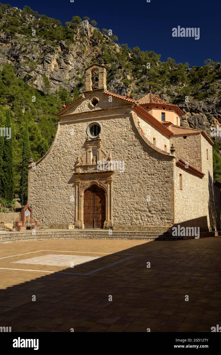 Santuario di Fontcalda, situato in uno stretto del fiume Canaletes (Terra alta, Catalogna, Spagna) ESP: Santuario de Fontcalda, en un estrecho del Río Foto Stock