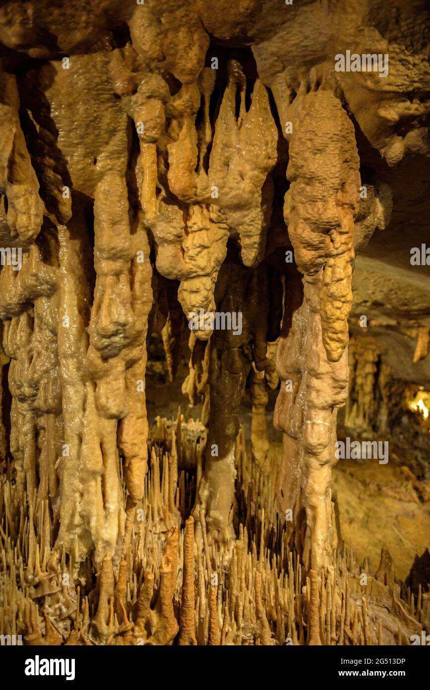 Interno delle Grotte di Meravelles, in Benifallet, Serra de Cardó (Baix Ebre, Catalogna, Spagna) ESP: Interno de las Cuevas Meravelles, en Benifallet Foto Stock