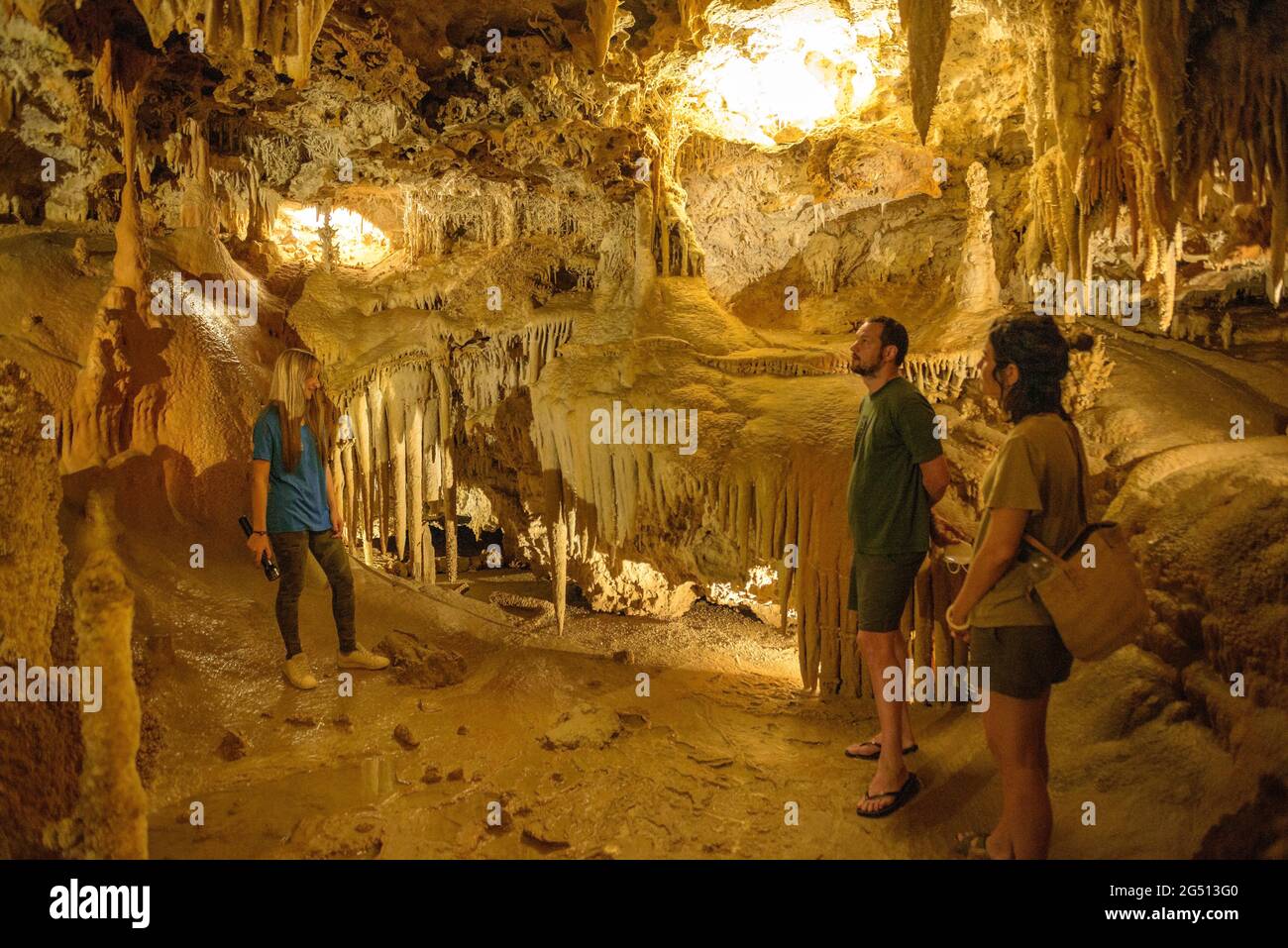 Interno delle Grotte di Meravelles, in Benifallet, Serra de Cardó (Baix Ebre, Catalogna, Spagna) ESP: Interno de las Cuevas Meravelles, en Benifallet Foto Stock