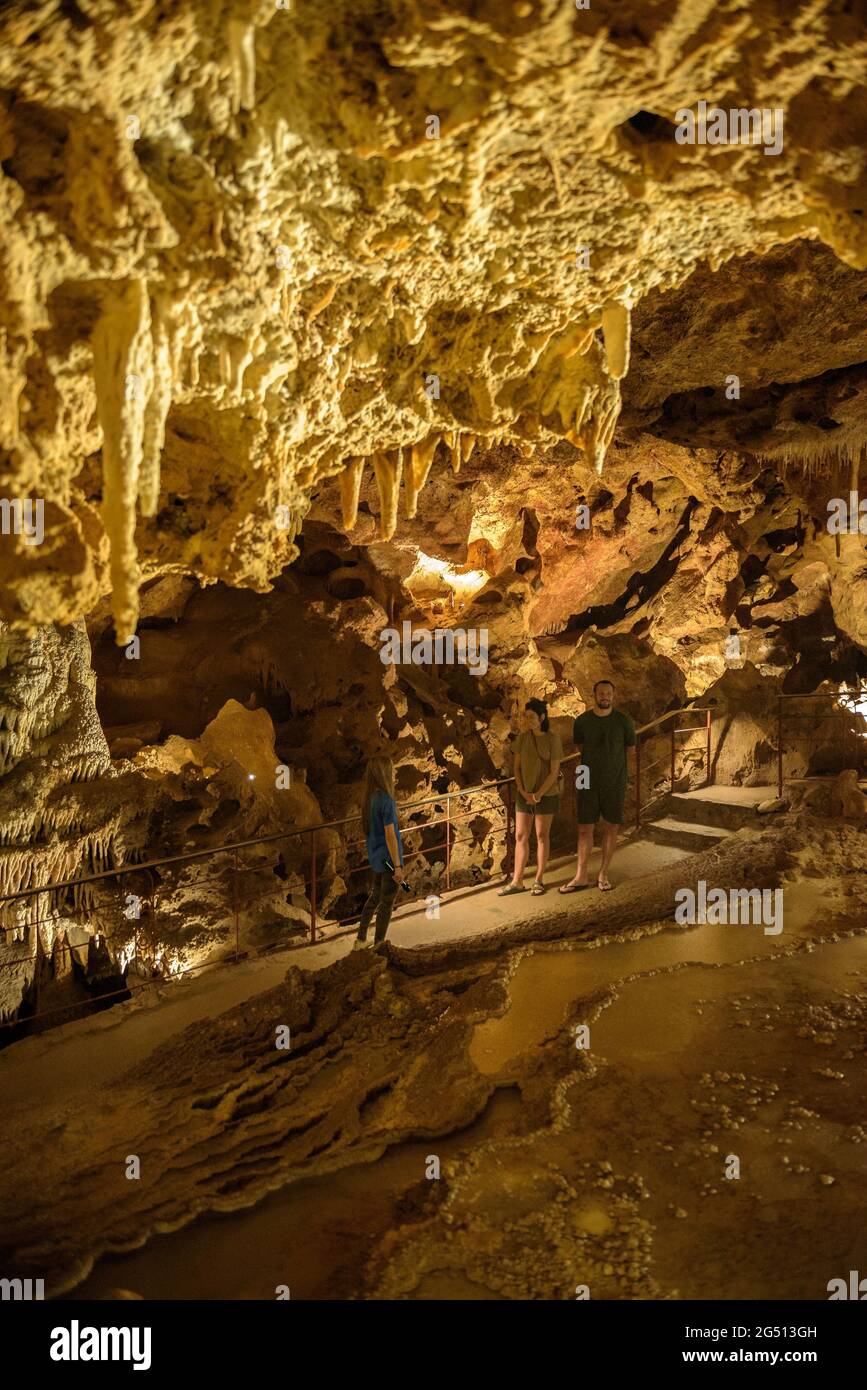 Interno delle Grotte di Meravelles, in Benifallet, Serra de Cardó (Baix Ebre, Catalogna, Spagna) ESP: Interno de las Cuevas Meravelles, en Benifallet Foto Stock