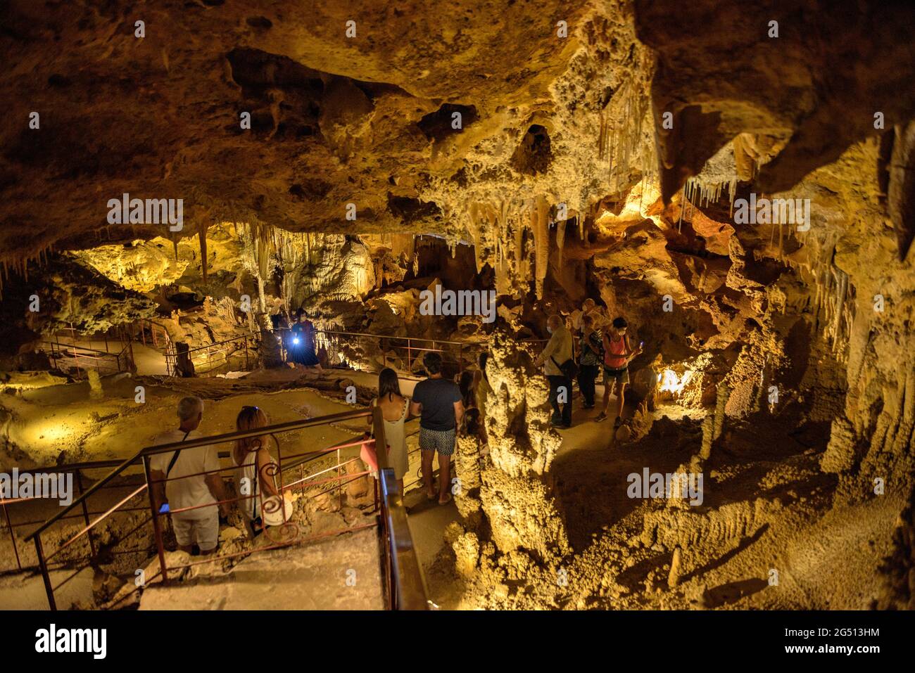 Interno delle Grotte di Meravelles, in Benifallet, Serra de Cardó (Baix Ebre, Catalogna, Spagna) ESP: Interno de las Cuevas Meravelles, en Benifallet Foto Stock