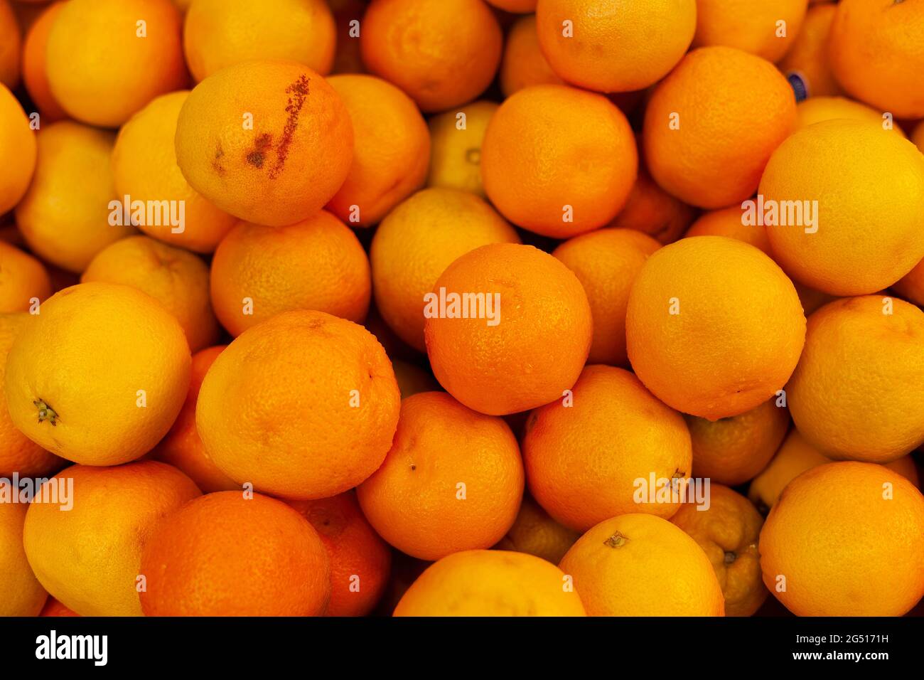 Primo piano alle arance in un mercato agricolo a Hong Kong in Cina Foto Stock