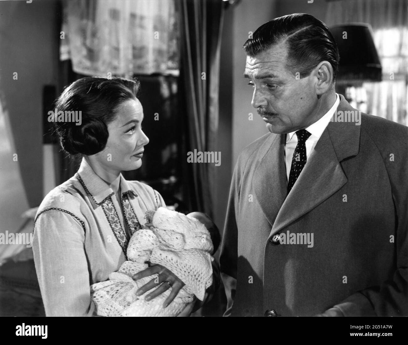 GENE TIERNEY e CLARK GABLE in NEVER LET ME GO 1953 regista DELMER DAVES dal romanzo come The Dawn di Paul Winterton produttore Clarence Brown Metro Goldwyn Mayer Foto Stock
