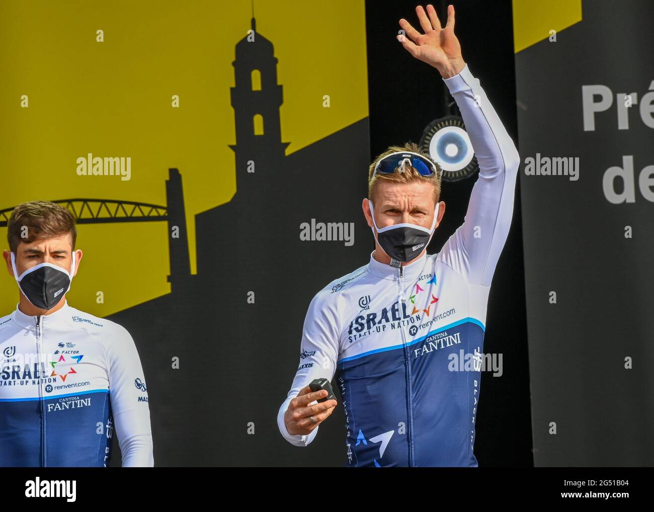 Brest, Francia. 24 Giugno 2021. ANDRÉ GREIPEL (ger) della NAZIONE ISRAELIANA IN FASE di PRESENTAZIONE del team Tour de France 2021, Credit:Pete Goding/Alamy Live News Foto Stock
