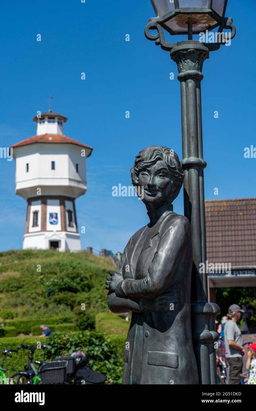 Isola del Mare del Nord Langeoog, strada principale, torre dell'acqua, monumento a Lale Andersen, bassa Sassonia, Germania, Foto Stock