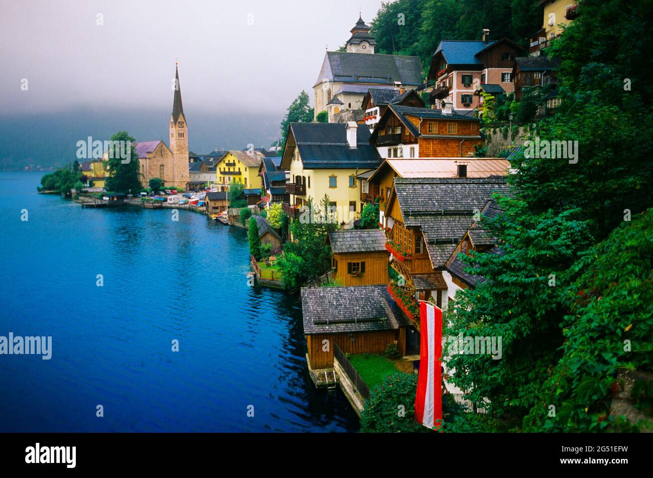Il villaggio di Hallstatt e il lago Hallstatter See, Salzkammergut, Austria Foto Stock