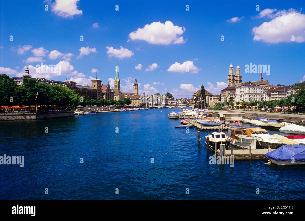 Vista sul porto turistico e sul lungomare, Zurigo, Svizzera Foto Stock Vista sul porto turistico e sul lungomare, Zurigo, Svizzera Foto Stock