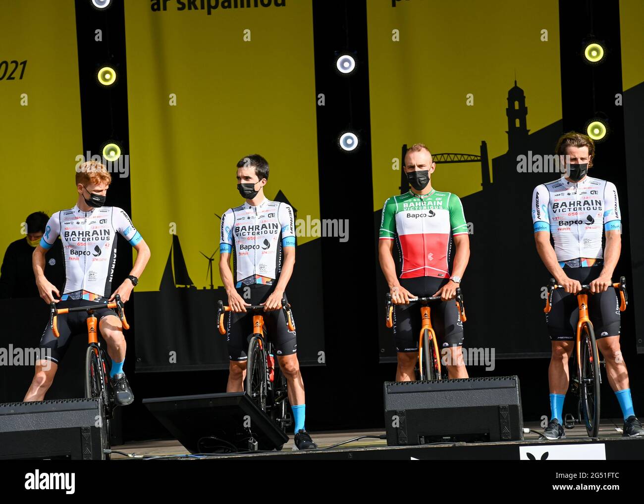 Brest, Francia. 24 Giugno 2021. Sonny Colbrelli, campione italiano di corse su strada e vincitore del Bahrain, presentati alla presentazione del team Tour de France 2021, Credit:Pete Goding/Alamy Live News Foto Stock