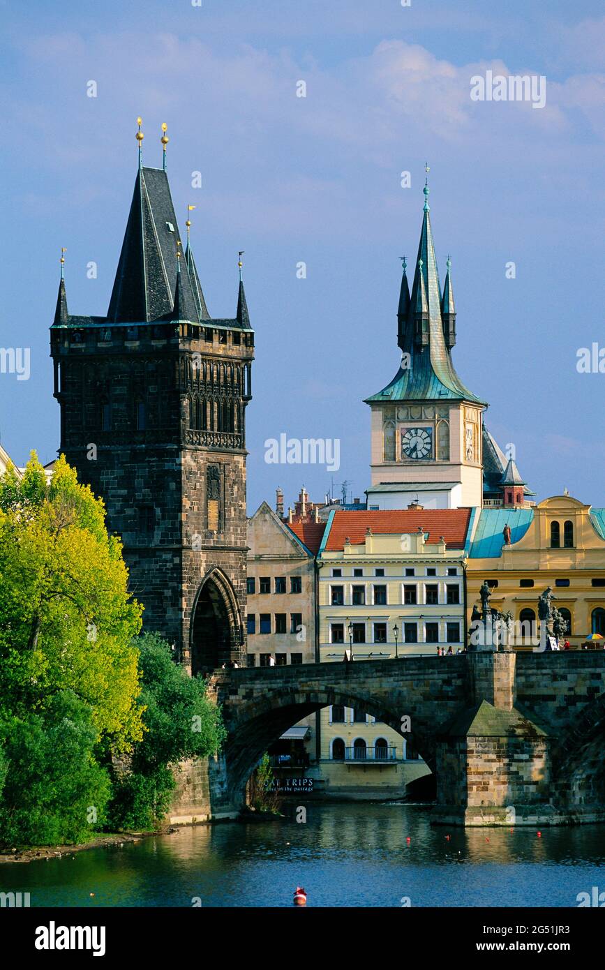 Il Ponte di Carlo e del fiume Vltava, Praga, Repubblica Ceca Foto Stock