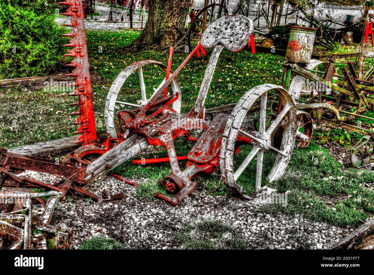 Vecchie attrezzature agricole arrugginite abbandonate, Rockville, Indiana, Stati Uniti Foto Stock