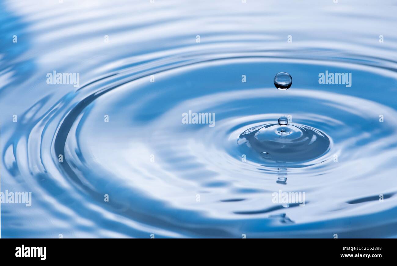 Gocce d'acqua o schizzi d'acqua. Foto Stock