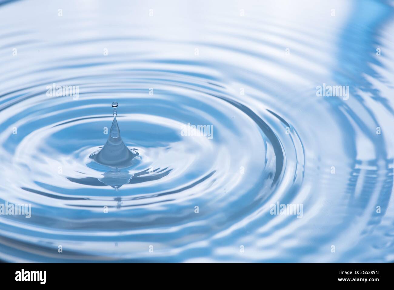 Gocce d'acqua o schizzi d'acqua. Foto Stock