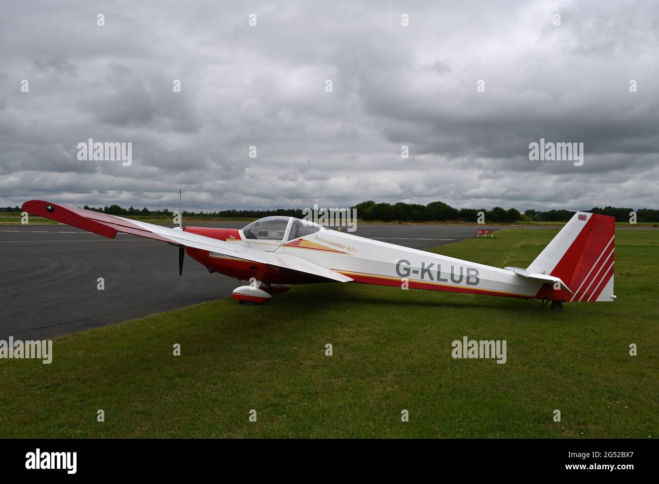 Scheibe SF25C Rotax-Falke, Turweston Airfield, Buckinghamshire, Inghilterra Foto Stock