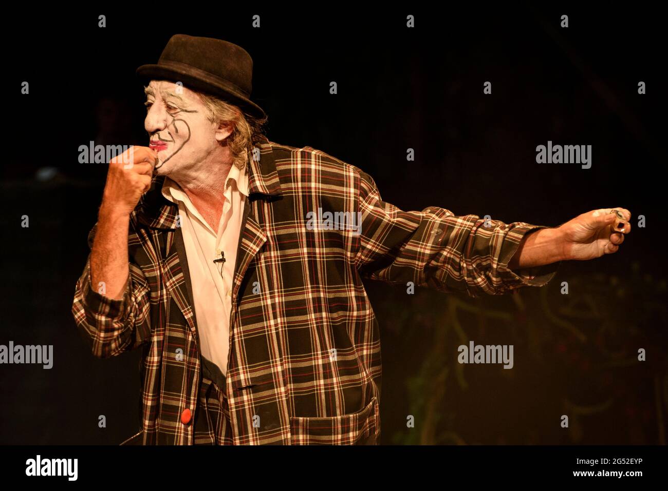 Spettacolo circense del clown Tortell Poltrona nel Circ Cric, ai piedi del Montseny (Barcellona, Catalogna, Spagna) ESP: Espectáculo del Circ Cric Foto Stock