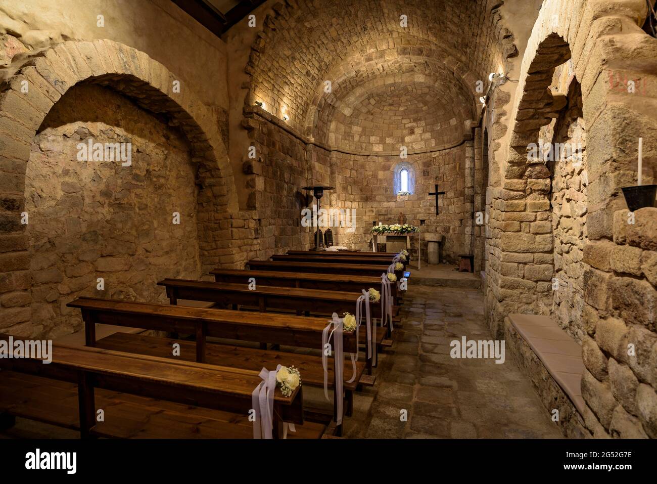 Interno dell'eremo di Sant Pere Desplà, con i suoi dipinti pre-romanici (Arbúcies, la Selva, Catalogna, Spagna) ESP: Ermita de Sant Pere Desplà Foto Stock