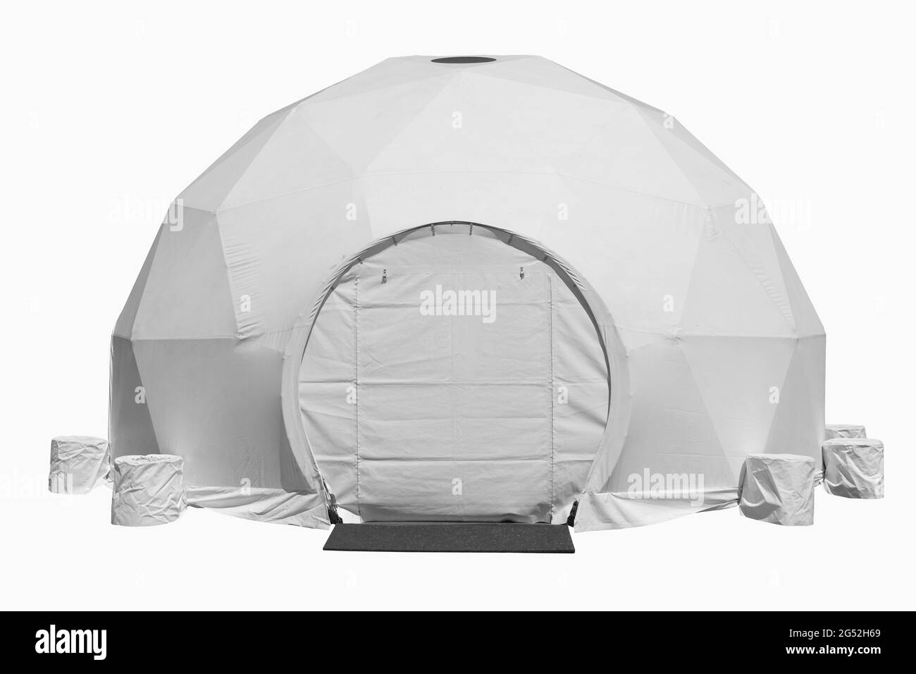 Base spaziale tenda sferica, bianco rotondo plastica edificio a forma rotonda su sfondo bianco Foto Stock