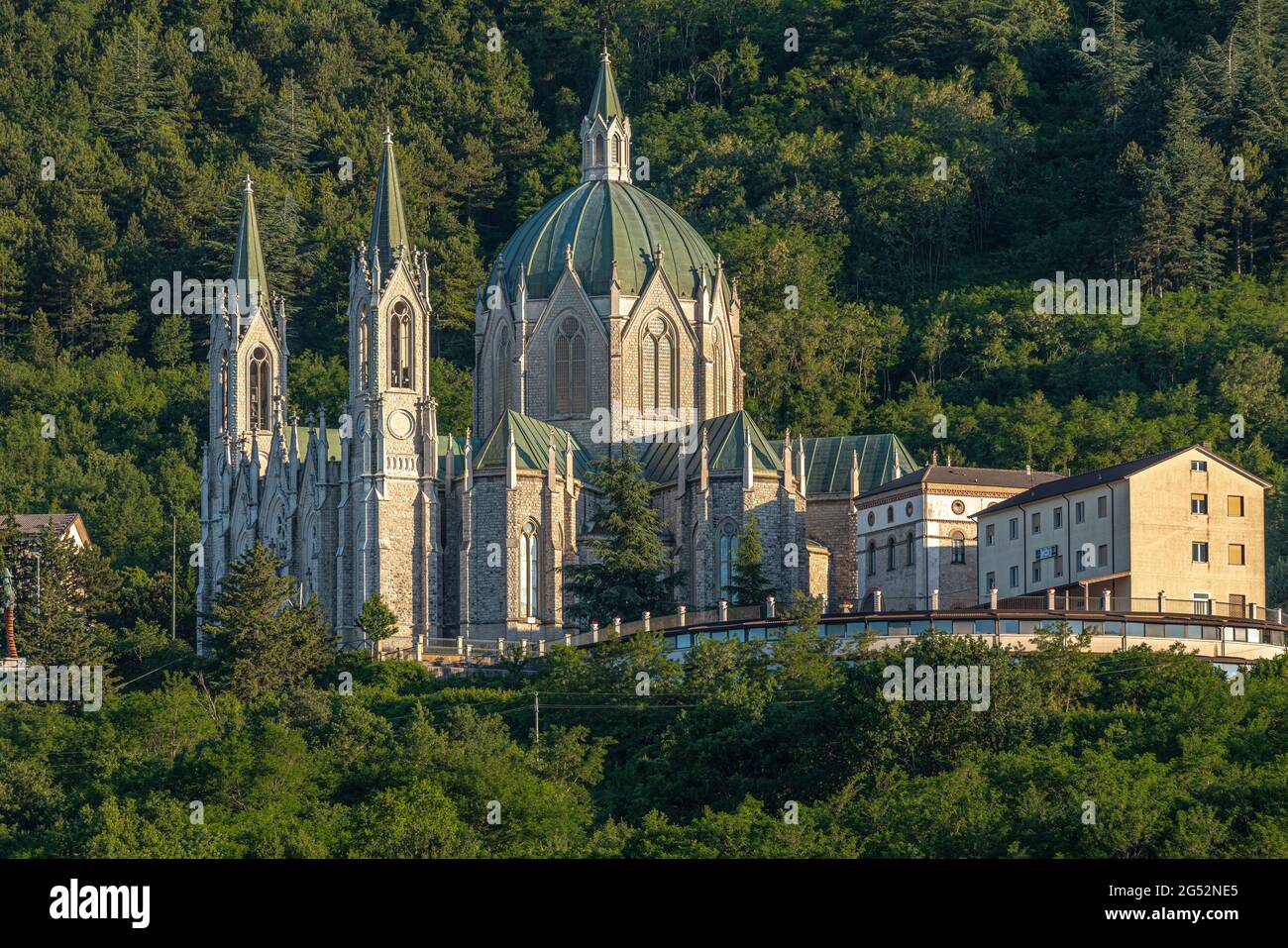 Il santuario della basilica di Maria Santissima Addolorata, o semplicemente la basilica dell'Addolorata, è un importante luogo di culto cattolico. Molise Foto Stock