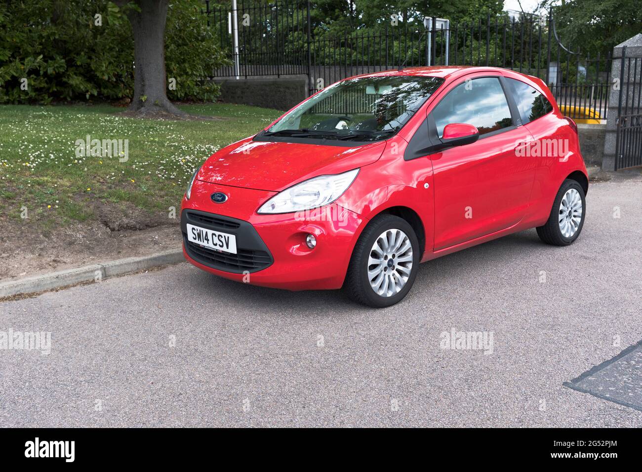 dh Zetec Ka FORD AUTO rossa 2014 auto di seconda generazione uk Foto Stock