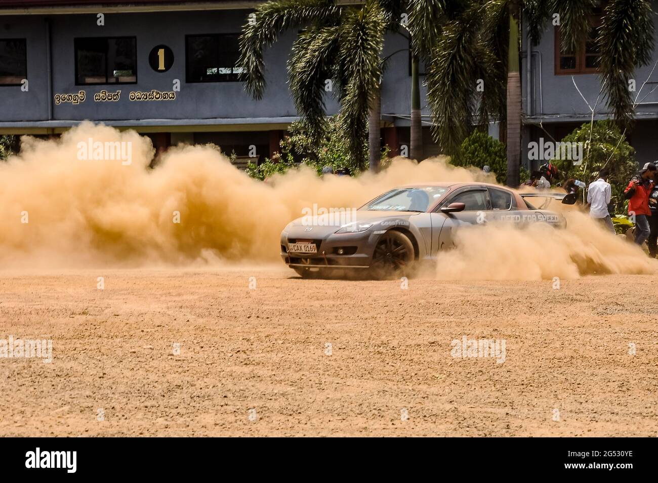 Una macchina da corsa sta andando in terra. colombo, sril anka. 24 marzo 2018 Foto Stock