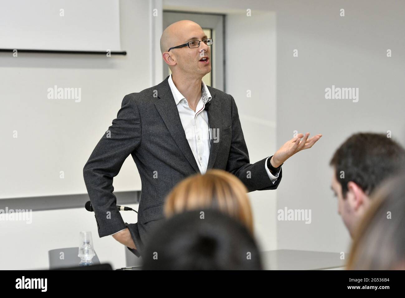 Tim Harford, giornalista e scrittore economico britannico, ha insegnato all'Università Bocconi di Milano. Foto Stock