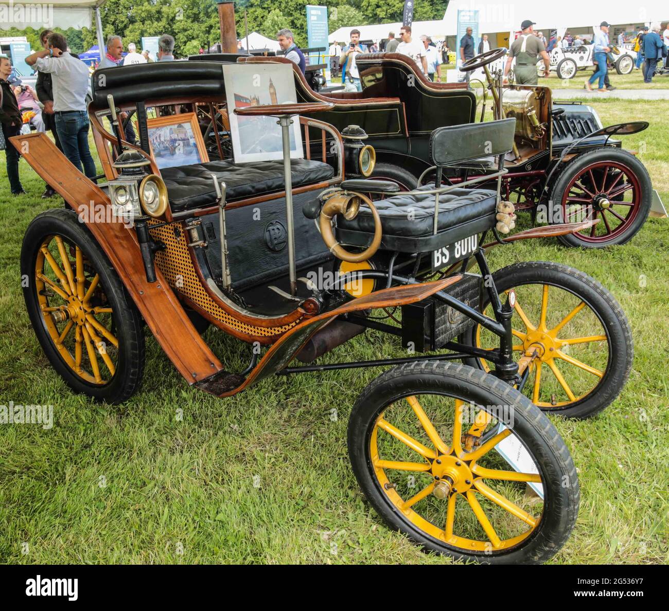 Londra, Regno Unito. 25 Giugno 2021. Mostro di Aero, 1905 Fiat Isotta-Franschini più tutte le marche molto amate sono ben rappresentate tra cui BMW, Bristol, Bugatti, Citroen, Corvette, Ferrari, Jaguar, Jensen, Lancia e Maserati. Fornendo interesse locale, accreditamento: Paul Quezada-Neiman/Alamy Live News Foto Stock