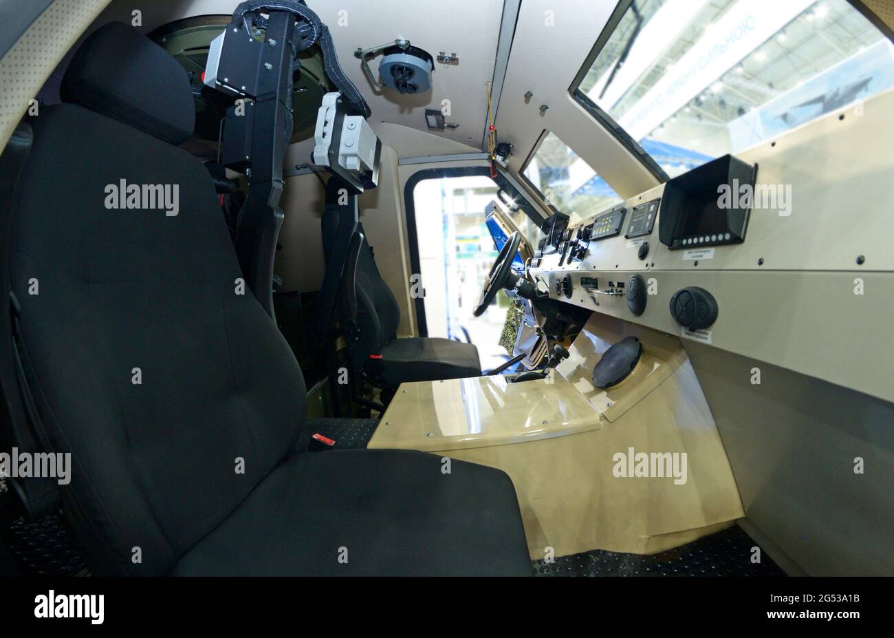 Interno di un nuovo veicolo medico blindato di evacuazione, fabbricato in Ucraina. Mostra armi e sicurezza. 15 giugno 2021. Kiev, Ucraina Foto Stock