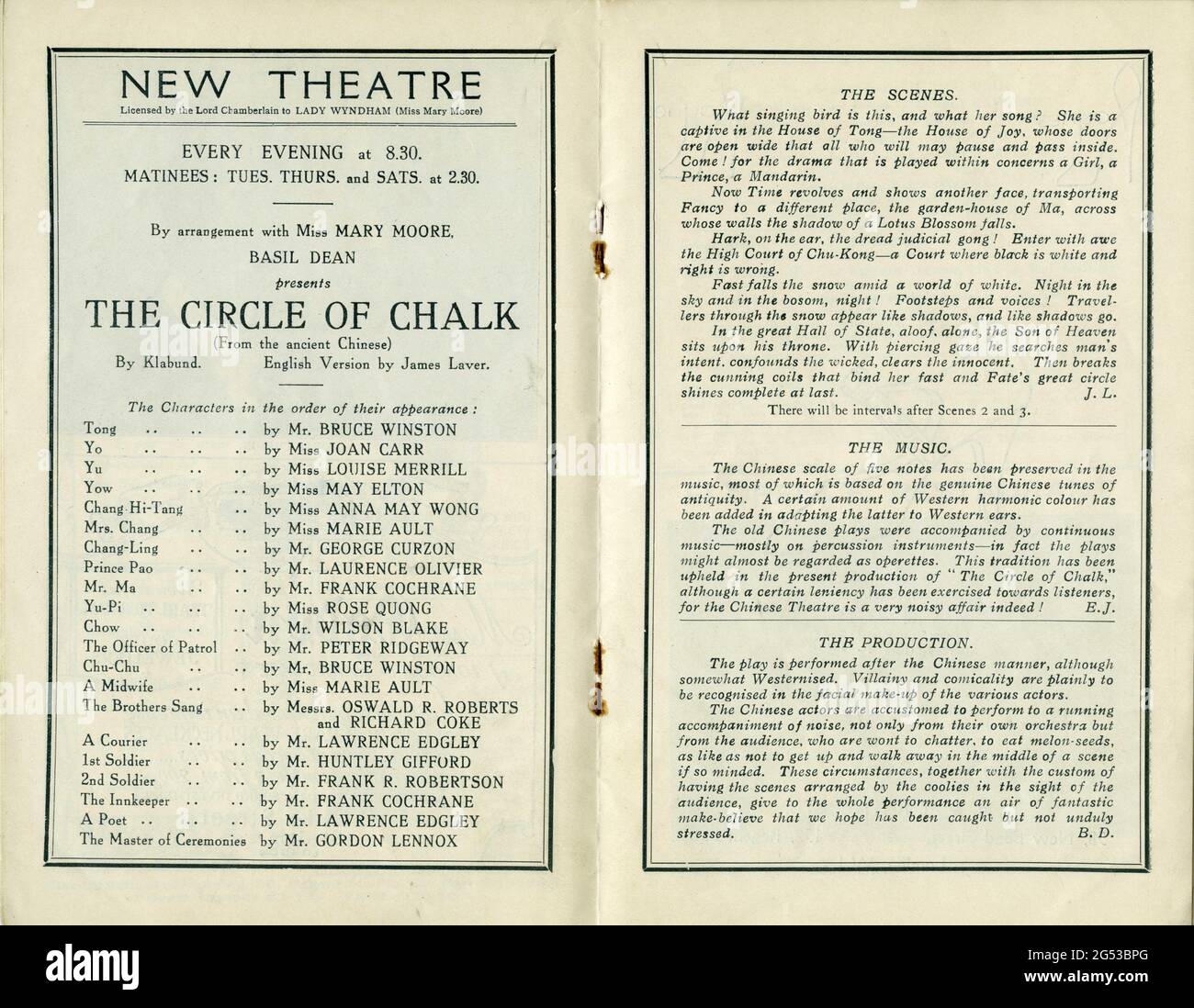 Inside pages with Cast List of London Theatre Programme dal marzo 1929 per ANNA MAY WONG e LAURENCE OLIVIER nel CERCHIO DI CHALK dall'antico cinese tradotto in tedesco da Klabund versione inglese di James Laver al New Theatre St. Martin's Lane London prodotto da Basil Dean Foto Stock