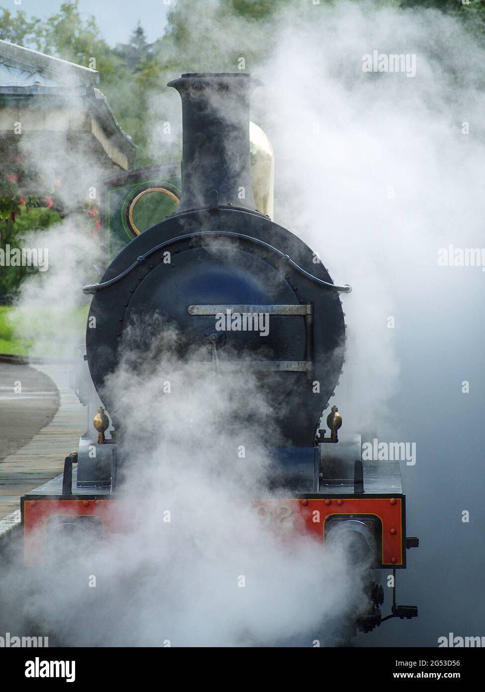 Bluebell Railway, Loco 592, vaporizzazione alla stazione di Kingswood Foto Stock