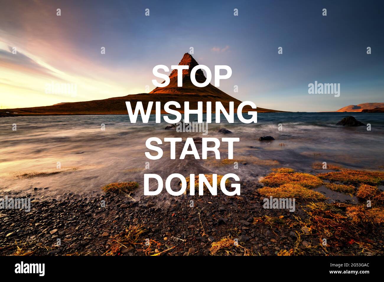 Concetto motivazionale e di ispirazione - Stop Wishing iniziare a fare Foto Stock