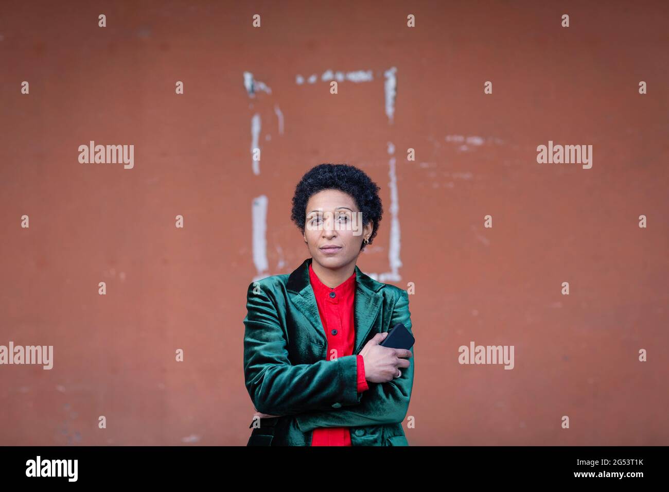 Italia, Toscana, Pistoia, Ritratto di donna in blazer metallico Foto Stock
