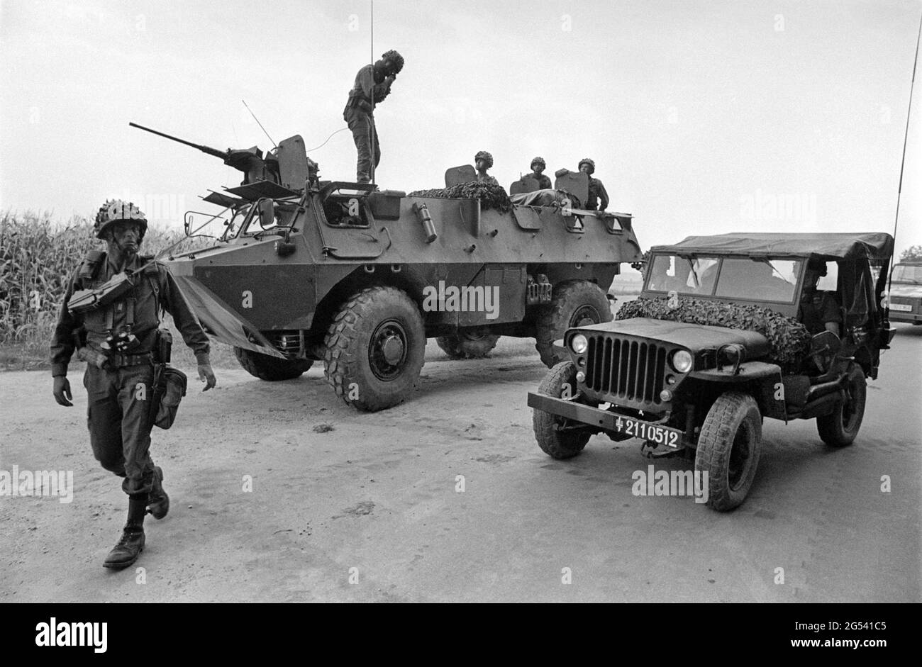 Esercizio militare bilaterale franco-tedesco in Baviera, esercito francese Renault VAB veicolo blindato per il trasporto di fanteria, settembre 1987 - Associazione militare bilaterale franco-tedesca in Baviera, veicolo corazzato per il trasporto fanteria Renault VAB dell'esercizio francese, settembre 1987 Foto Stock
