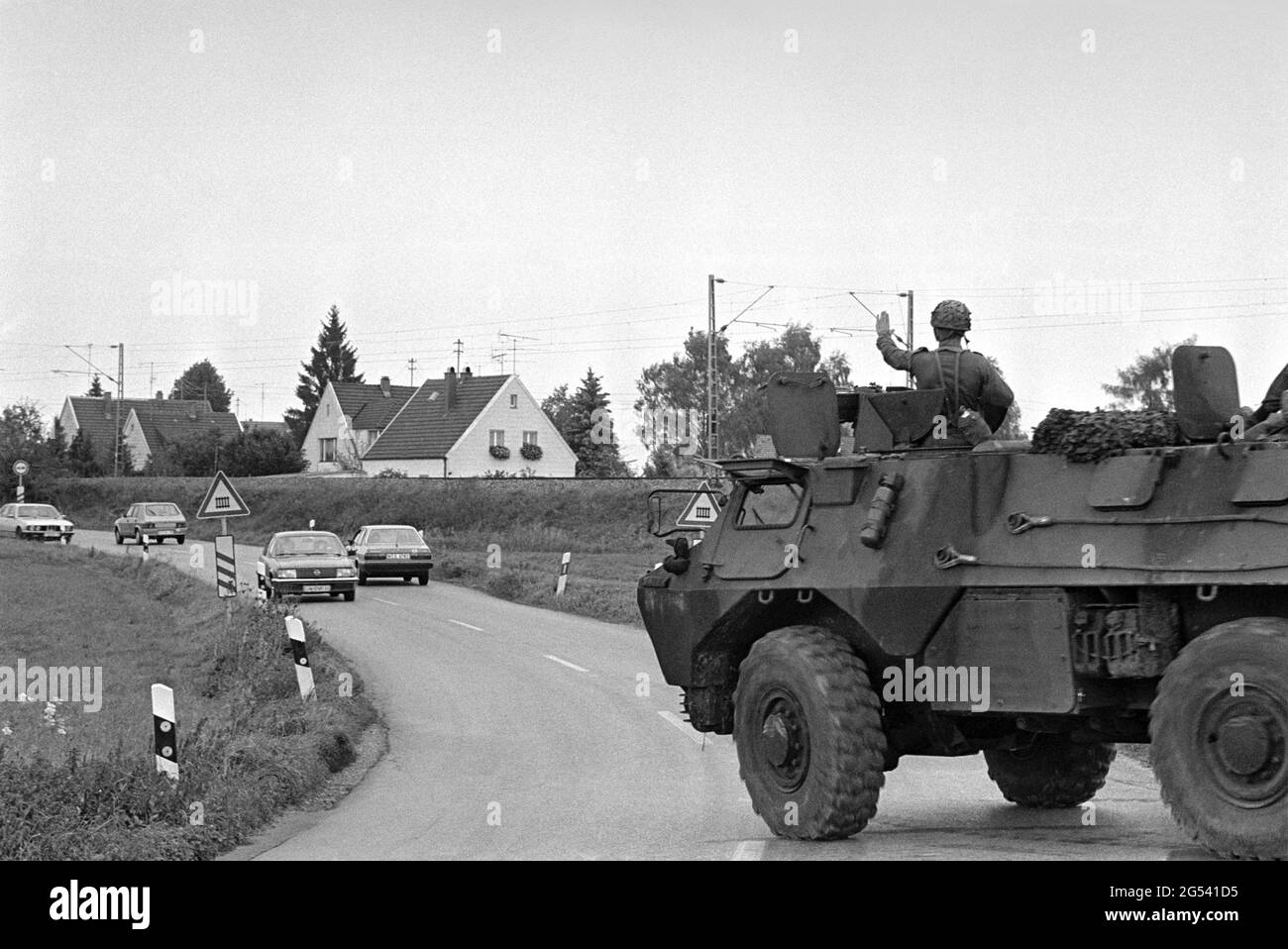 Esercizio militare bilaterale franco-tedesco in Baviera, esercito francese Renault VAB veicolo blindato per il trasporto di fanteria, settembre 1987 - Associazione militare bilaterale franco-tedesca in Baviera, veicolo corazzato per il trasporto fanteria Renault VAB dell'esercizio francese, settembre 1987 Foto Stock