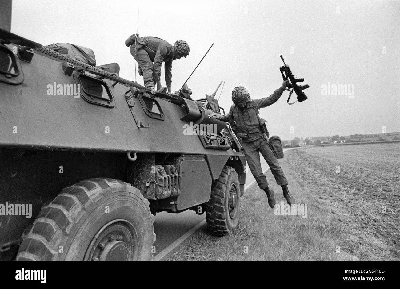 Esercizio militare bilaterale franco-tedesco in Baviera, esercito francese Renault VAB veicolo blindato per il trasporto di fanteria, settembre 1987 - Associazione militare bilaterale franco-tedesca in Baviera, veicolo corazzato per il trasporto fanteria Renault VAB dell'esercizio francese, settembre 1987 Foto Stock