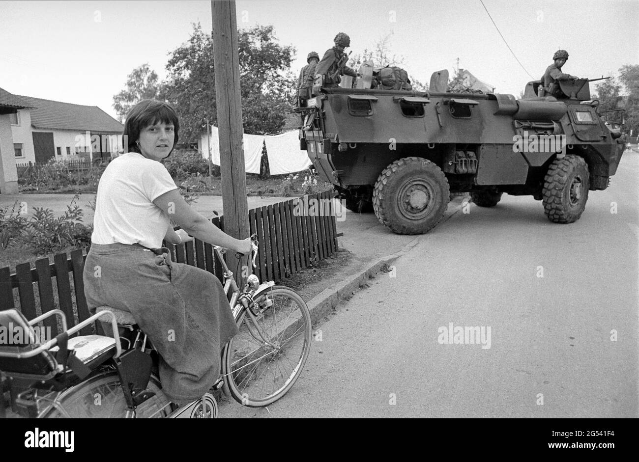 Esercizio militare bilaterale franco-tedesco in Baviera, esercito francese Renault VAB veicolo blindato per il trasporto di fanteria, settembre 1987 - Associazione militare bilaterale franco-tedesca in Baviera, veicolo corazzato per il trasporto fanteria Renault VAB dell'esercizio francese, settembre 1987 Foto Stock
