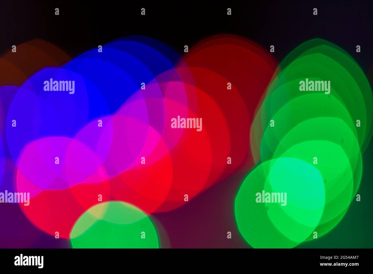 sfondo chiaro bokeh sfocato, luce abbagliante e incandescente nella città notturna, moderno sfondo luminoso bello Foto Stock
