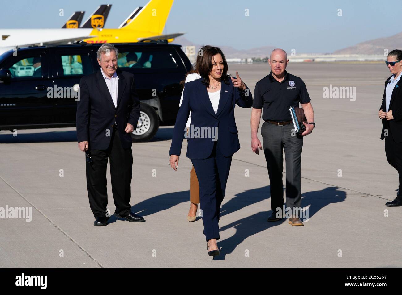 El Paso, Stati Uniti. 25 Giugno 2021. Il Vice Presidente degli Stati Uniti Kamala Harris arriva all'aeroporto internazionale di El Paso in Texas per visitare il confine il 25 giugno 2021. Foto di Yuri Grippas/UPI Credit: UPI/Alamy Live News Foto Stock