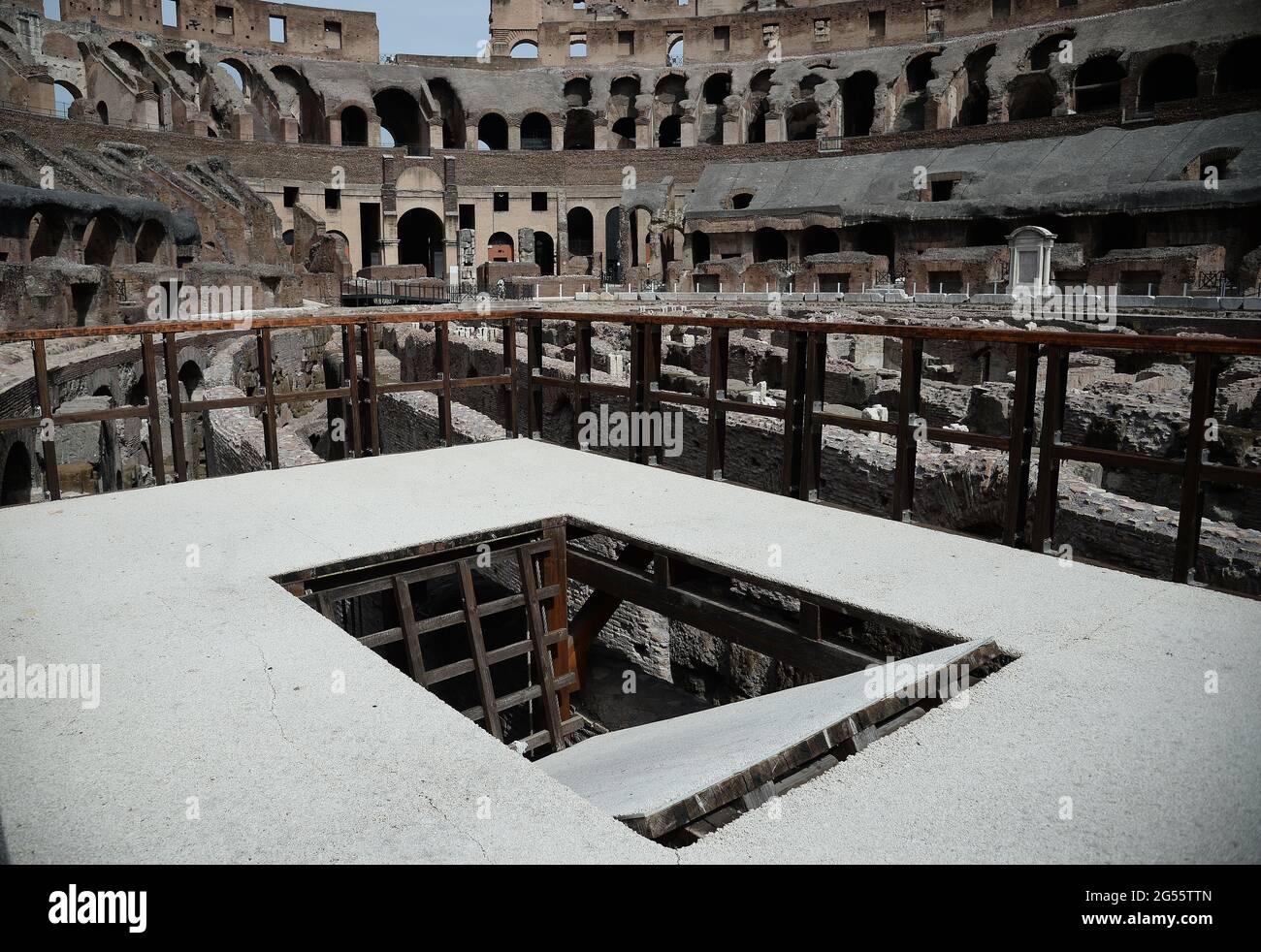 Roma, Italia. 25 Giugno 2021. Roma 25/06/2021 Colosseo. Conferenza stampa per presentare i lavori di restauro dell'ipogea Credit: Agenzia fotografica indipendente/Alamy Live News Foto Stock