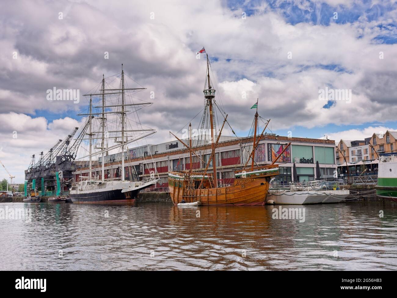 Il 'Matthew', una replica di barca a vela a trivello quadrato ormeggiata sul fiume Avon a Bristol. Costruito nel 1994 Foto Stock