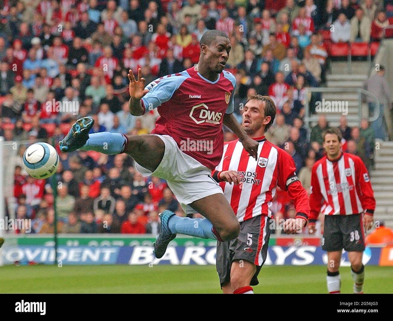 SOUTHAMPTON V ASTON VILLA CARLTON COLE APPENA NON RIESCE A CROCE MEETA PIC MIKE WALKER, 2005 Foto Stock