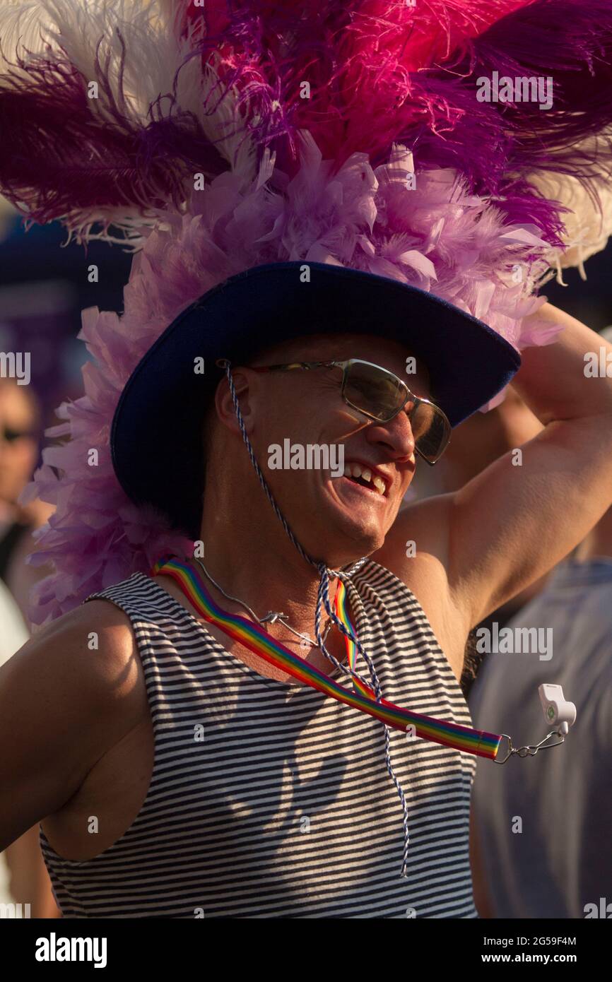 ritratto dell'uomo durante il festival dell'orgoglio di montreal Foto Stock